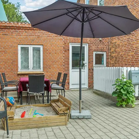 4 Bedroom Beautiful In Prázdninový dům